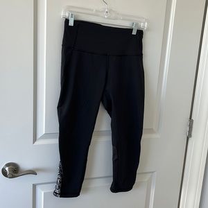 Lululemon 21” Crop w/side design